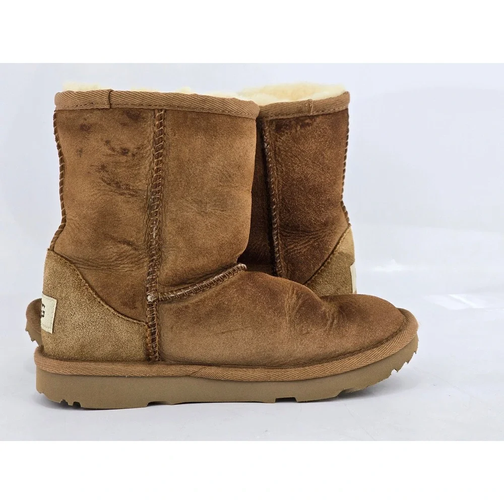 UGG Classic Short Boots Kids Size 12 Chestnut Suede Shearling 1017703K -Good